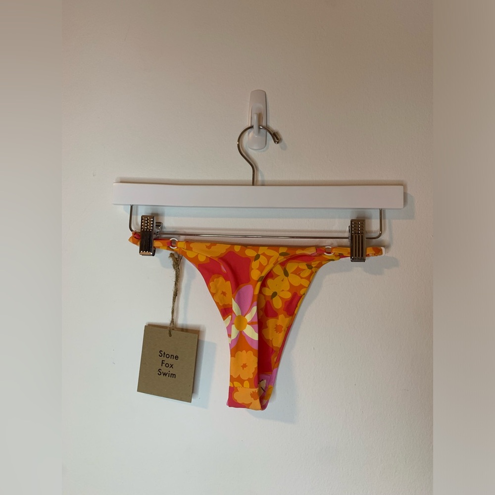 NWT Stone Fox Swim Isle Bikini Bottom in Lei Lei - Picture 2 of 4